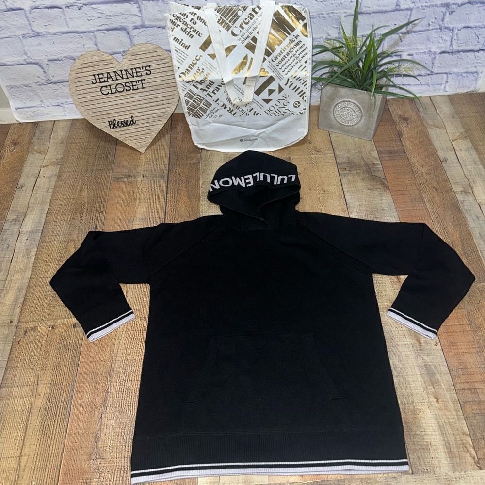 Lululemon Soothe Away Hoodie
Black / Stargaze